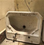 Vendo dos lavamanos antiguos en buen estado mad roto - Img 45844121
