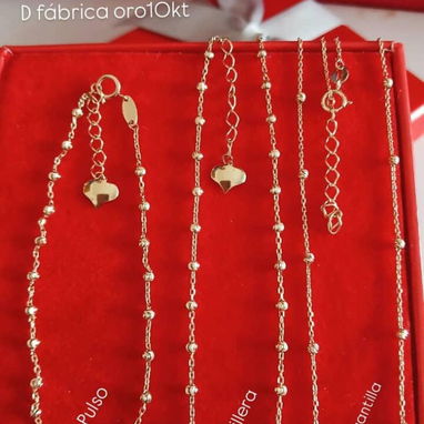 Varios modelos de gargantillas, cadenas van cleef y juegos de cadenas y pulso - Img 123683985