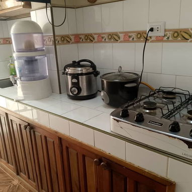 Venta de acogedor apartamento en bajos de un biplanta, 1 habitación  Reparto Modelo, Regla. - 4/10