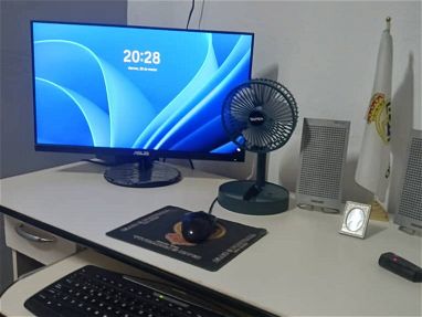 Se vende PC de escritorio con mesa y silla - Img main-image