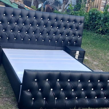 CAMAS TAPIZADAS disponibles para la entrega. - 4/6