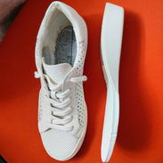 Tenis blancos de piel, número 6.5 ( 37 ) - Img 56087819