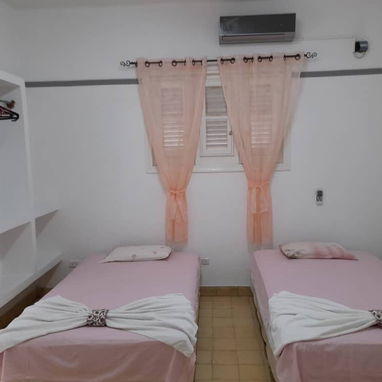 Apartamento de 3 Hab y 3 Baños en El Vedado (Frente al Parque Aguirre) - 3/10