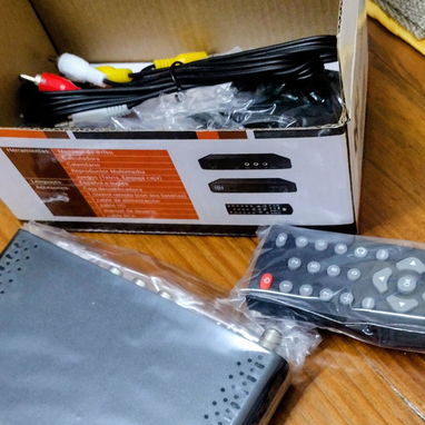 Vendo CAJA DECODIFICADORA de TV Digital HD HH JD-TVB-202201 Nueva - 2/5