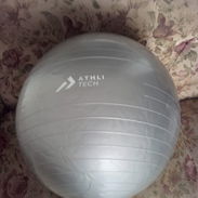 Se vende pelota para hacer ejercicios y terapia en el suelo - Img 57816886