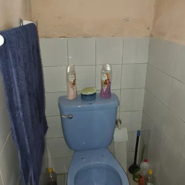 NO GESTORES. APTO de 1 uarto,comedor cocina,baño,patio,agua por gravedad y motor, placa libre, 2 tanques,cerca de Ave 31 - Img 122750454