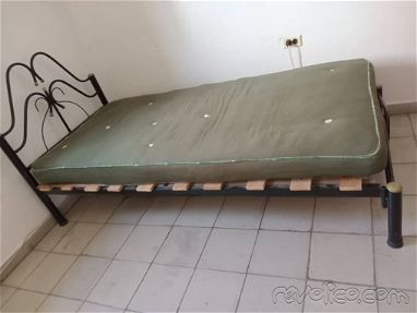 Vendo cama de hierro con colchón de muelles - Img 67905530