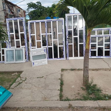 Marquetería de aluminio🏘️ con estilo y los mejores diseños de ➖Puertas ➖Ventanas ➖Estantes ➖Bajo de mesetas ➖Paños - Img 118833547