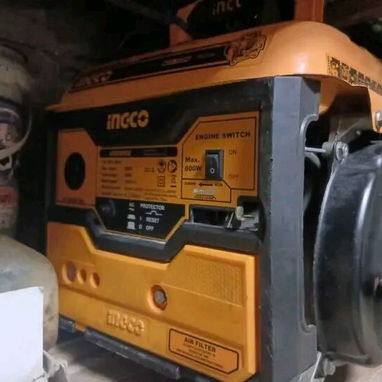 Se vende planta eléctrica de 800 watt funcionando en perfecto estado,  de dos tiempos de gasolina - 3/3