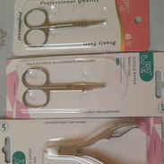 Materiales para barbería y manicura en Centro Habana (alicates, tijeritas, cuchillas, cera, lámparas portátiles, peine - Img 55642732