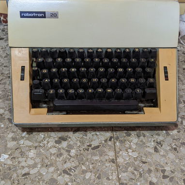 Máquina de escribir Robotron, Alemania años 70. - Img 124201628