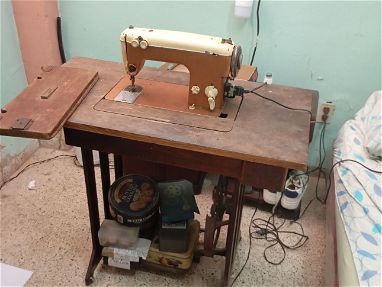 Máquina de coser electrica (antigua) - Img 69116165