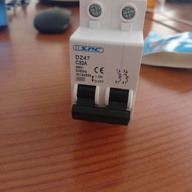 BREAKER DOBLE DE 32A S.P.C, ENTREGA DE FACTURA, VARIEDAD DE ARTÍCULOS DE FERRETERÍA, ETC - 3/5