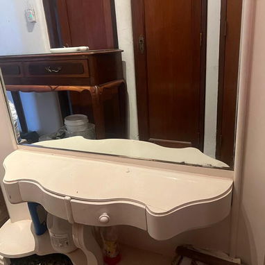 vendo hermosa vitrina y comoda con espejo - Img 119573123