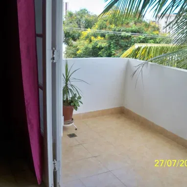 RENTA LINEAL EN EL VEDADO ,CASA MARIA ELENA, 1 HABITACIÓN CLIMATIZADA , BALCÓN, 2DO PISO +53 52463651  POR WHATSAPP ♥️ - Img 108416330