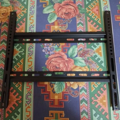 Soporte de pared fijo para tv, de poco uso en perfecto estado de 14" a 42 pulgadas con sus tornillos. - Img 125208332