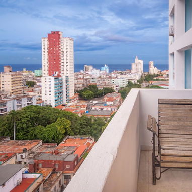 🏙️Apartamento lineal en el Vedado con 4 habitaciones privadas - Img 122080969