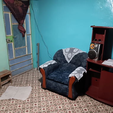 Casa en venta que consta de sala cocina baño un cuarto ,pasillo en la entrada y cuenta con dos tanques de agua elevados. - Img 119576847