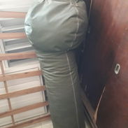 Vendo saco de boxeo. Tiene su cadena de hierro para colgarlo. - Img 56126466