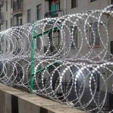 Cerca de seguridad - Img 123596483