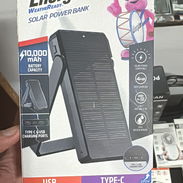 Powerbanks con panel solar de 10000mah nuevos sellados en caja viene con su cable y todo!!! - Img 58012918