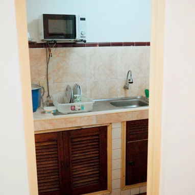 Confortable apartamento en el Vedado, 3er piso con gas de la calle y agua ... - Img 124369555