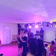 Quieres tener una fiesta de 15 con buena musica, animacion, luces humo y panatalla escribenos - Img 54582936
