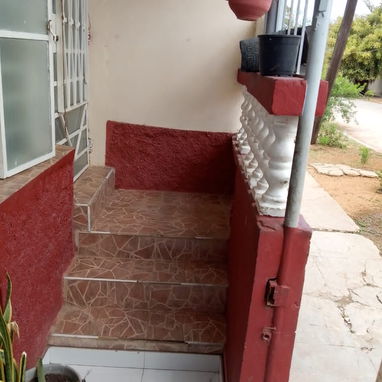 Casa en venta de dos planta y placa libre la planta de arriba se vende por separado en 13.000 usd - 4/9