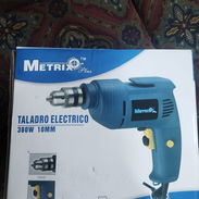 Taladro eléctrico nuevo en caja con un juego de carbones de respuesto - Img 39389304