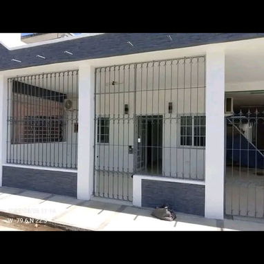 🚨HERRERIA🚨 HERRERIA ¡¡Fabricamos puertas,ventanas, y rejas de protección, echas a su medida y gusto dependiendo de su - Img 127898604