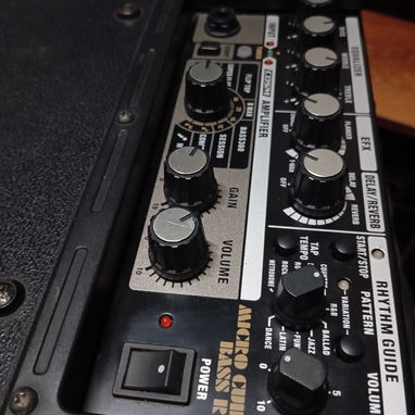 Amplificador de Bajo Roland Micro Cube BASS RX - 3/4
