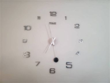 Reloj de Pared Nuevo en su caja . Ajustable y con péndulo - Img main-image