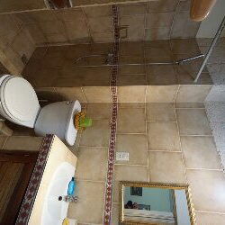 Se vende Hostal de 5 Cuartos con 4 Baños en El Vedado, de excelentes condiciones y confort alto - 6/10