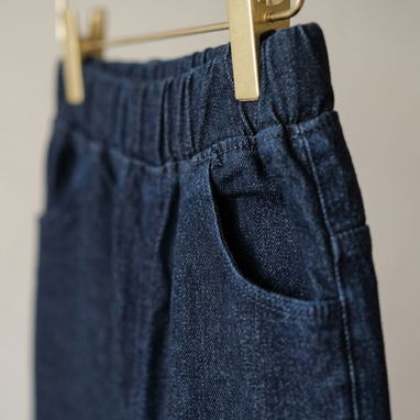 Pantalón Corto de Mezclilla Oscura con Cintura Elástica • Talla S • 25usd - Img 124923974