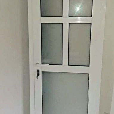 Con elegancia ,seriedad y rapidez le brindamos un servicio con marquetería de aluminio y cristal - Img 122354784