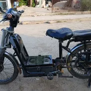 Vendo BiciMoto eléctrica en buen estado, batería reparada haciendo más de 40 kilómetros, es buena para cargar y transpor - Img 54660141