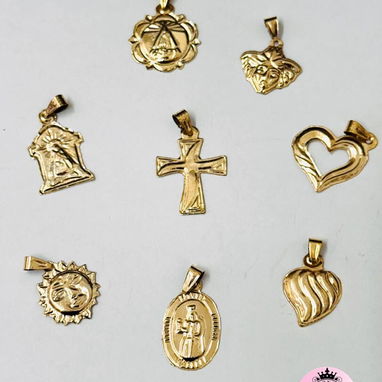 LM joyería. Dijes oro. Incluimos garantía. Mensajería disponible.precios de $10 y $15 - 2/2