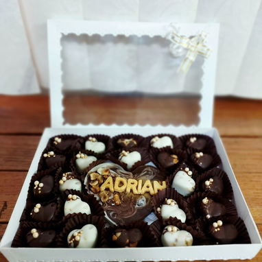 Cajas de regalo con 20 bombones de chocolates más un chocomensaje - Img 123076094