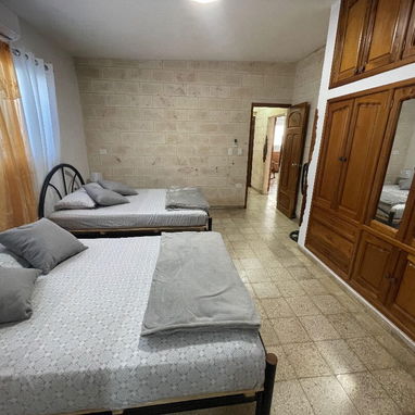 CASA EN GUANABO SIBARIMAR para 10 personas,piscina,plantas,garaje amplio,billar,3 cuartos,4 baños,internet 24/h,splic,et - Img 115630397