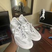👟 Tenis ADIDAS (sin usar) Talla 42 - Img 55868557