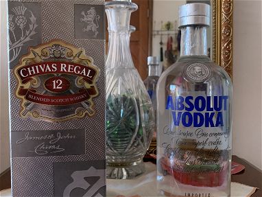Vendo chivas Regal y Absolut vodka, las dos botellas por 6500 cup - Img main-image