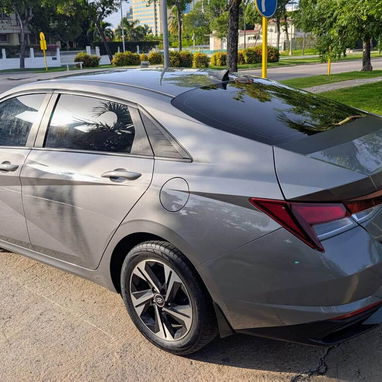 Hyundai Elantra GRIS – $95 USD/día - 2/2