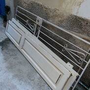 Puerta doble hoja de uso, madera aintigua con reja incluida y sus yales - Img 45314727