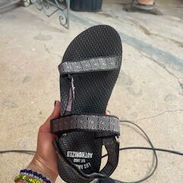 Sandalias de hombre o de mujer unisex número 42 en Europa pero depende la orma pudiera ser 41 - Img 57419056