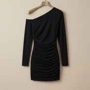 Vestido corto de mujer para fiesta, diseño asimétrico fruncido de un hombro [Talla S y M] 25usd - Img 56126029