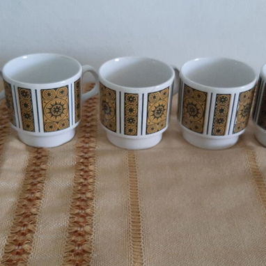 Se venden 6 tazas de porcelana de uso y en buen estado - Img 76709158