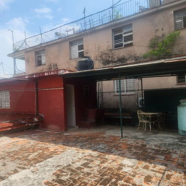Ofertaaa en venta casa independiente con Gran patio y posibilidad de garaje para varios autos! Excelente zona de Playa!! - Img 121749090