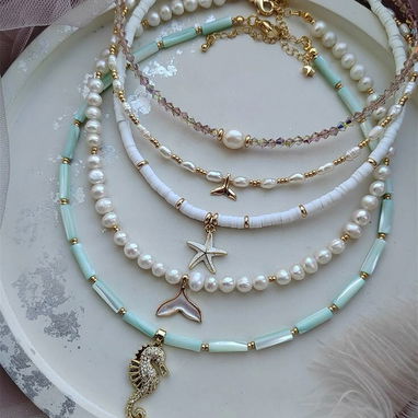 ☀️🌊 ¡El verano ya llegó y tu look playero pide a gritos el toque del mar! 🌊☀️  Collares, tobilleras, pulseras y más - Img 124768369