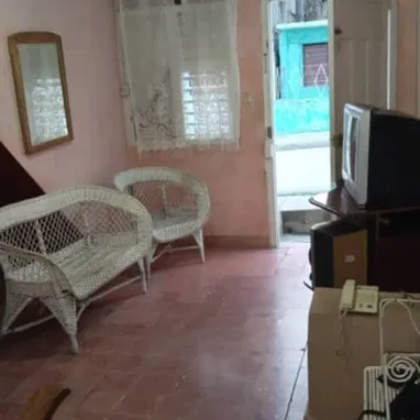 Se alquila linda y grande casa para una familia - 2/10