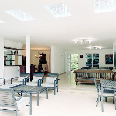 🏠 Luxury House in Miramar with Pool. 🛏️ Features 8 air-conditioned bedrooms. 📱 Reservations: +5355284821 - 10/10